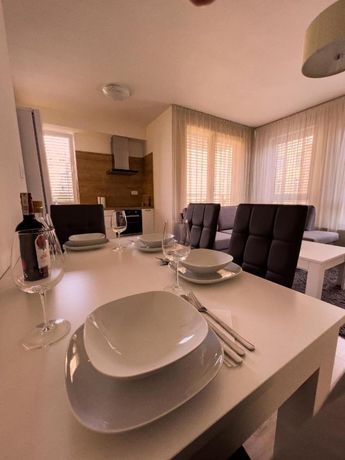 Elegant Escape Apartment I - City Centre Bratislava Exterior photo