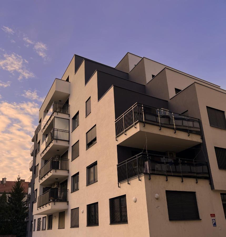 Elegant Escape Apartment I - City Centre Bratislava Exterior photo